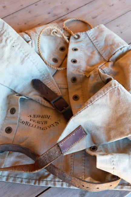 Straitjacket for prisoner restraint