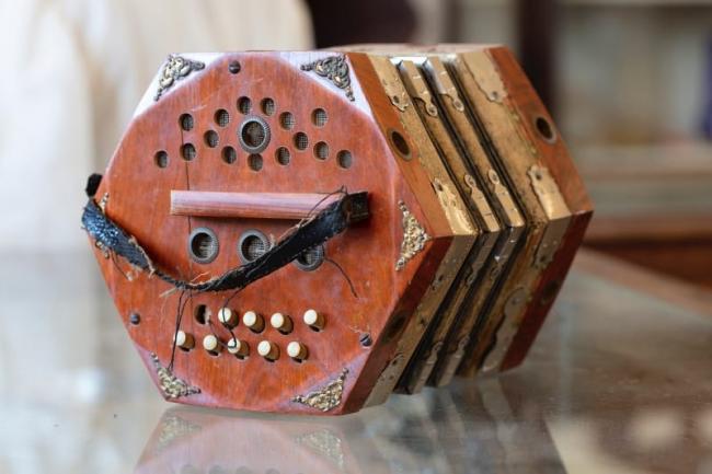 Musical instrument of first European girl born in the Swan River Colony