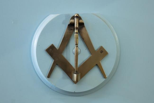 Temple knocker