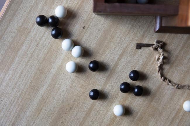 Black and white balls