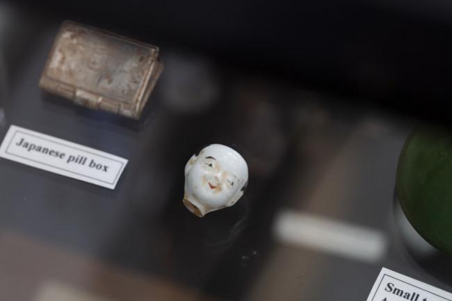 Traces of porcelain