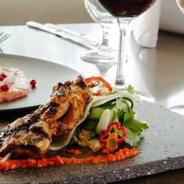 Muscats Restaurant & Bar